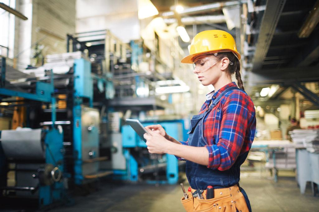 Woman in smart factory, predictive maintenance