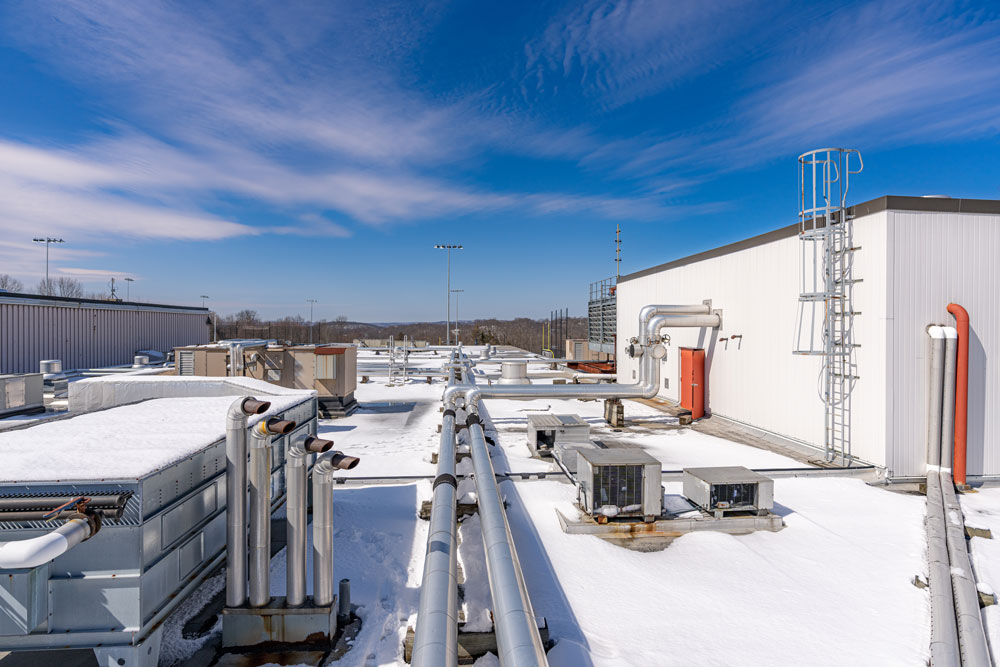 building roof in winter cold