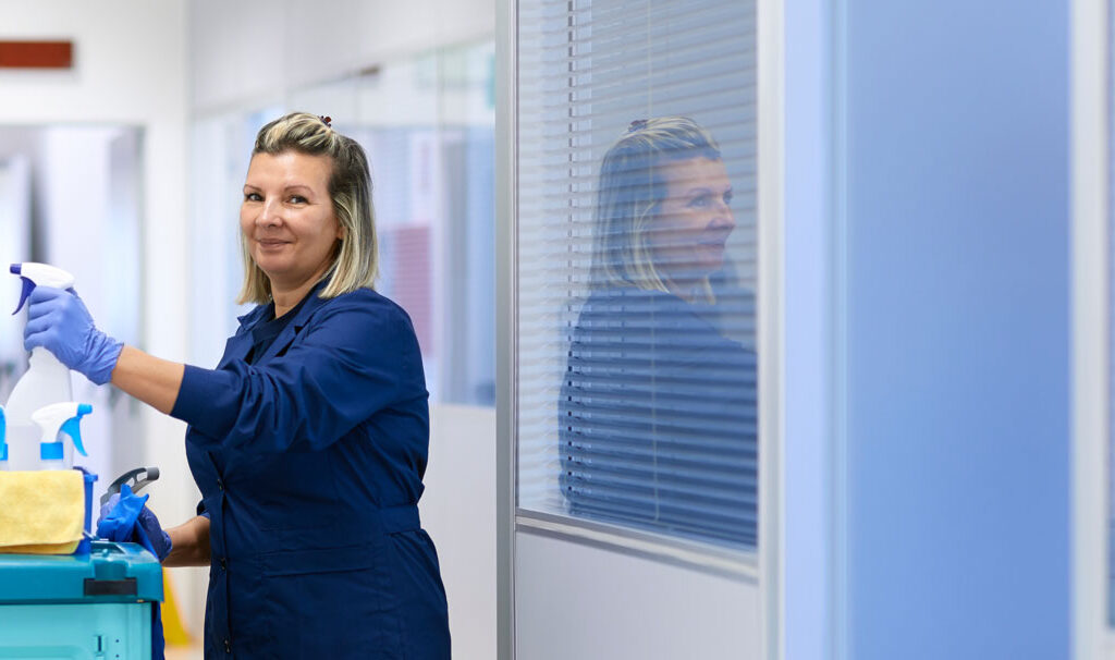 Data driven cleaning, cleaner smiling with a cleaning cart