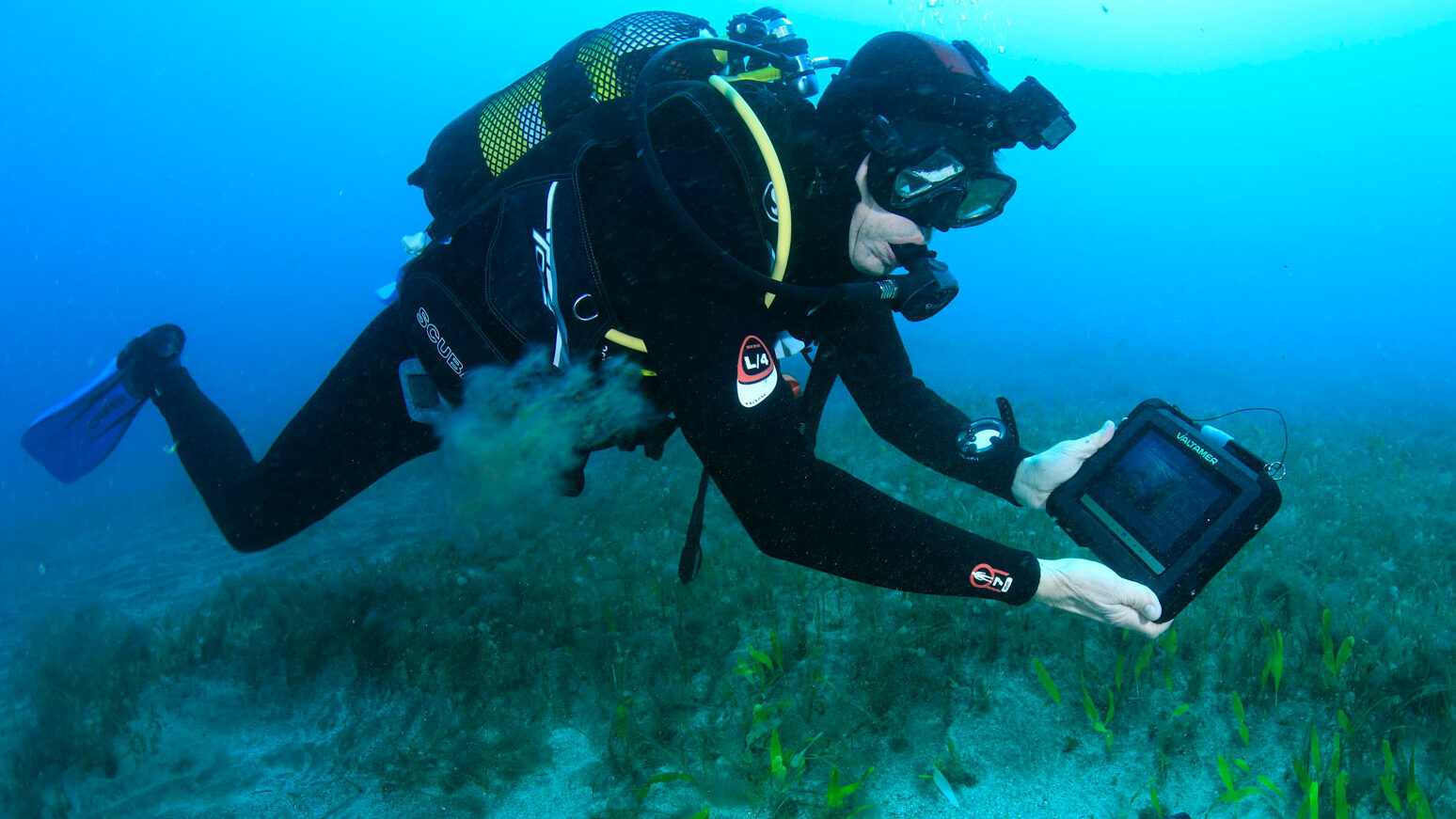 Testing Valtamer's Alltabs underwater touchscreen tablet